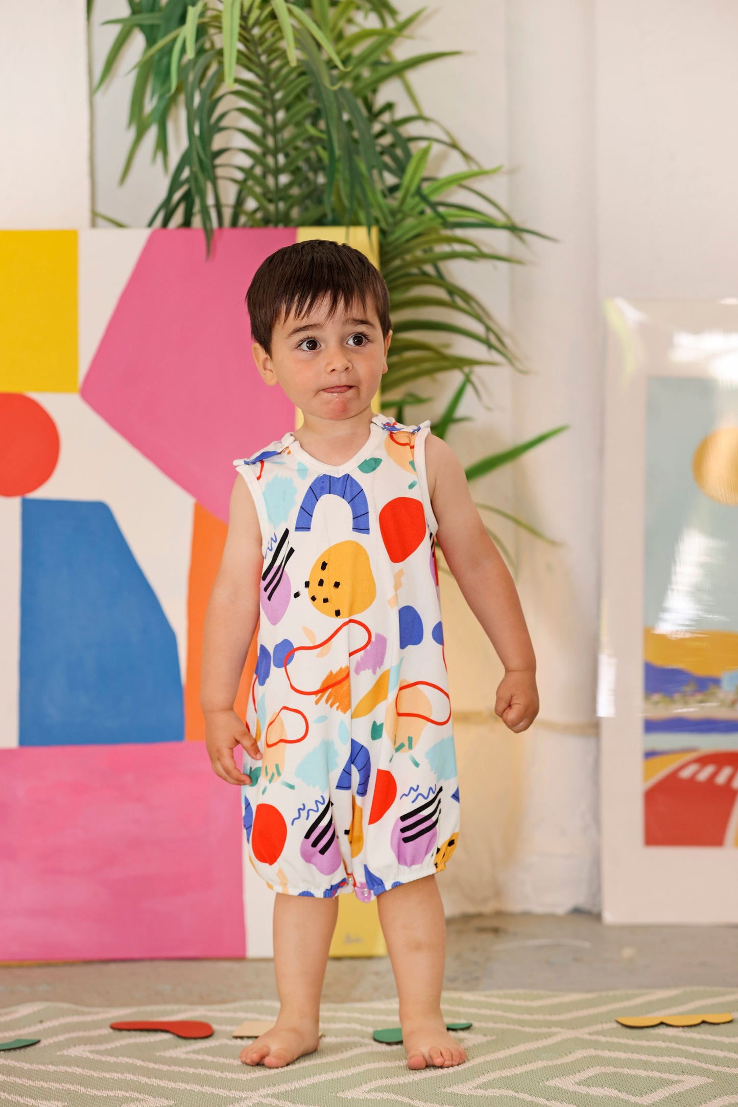 niño en taller de artista