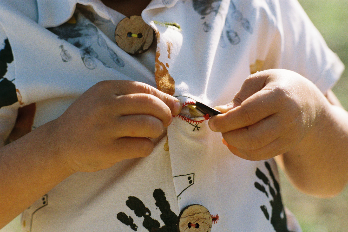 Moda ética, sostenible y orgánica para Bebé, Mamás y Premamás. Inspirada en la naturaleza, en el método Montessori y con el máximo respeto por el medio ambiente. Moda Pedagógica y Nutricional. Handmade hecha en Mallorca. Los niños se divierten y aprenden vistiendose