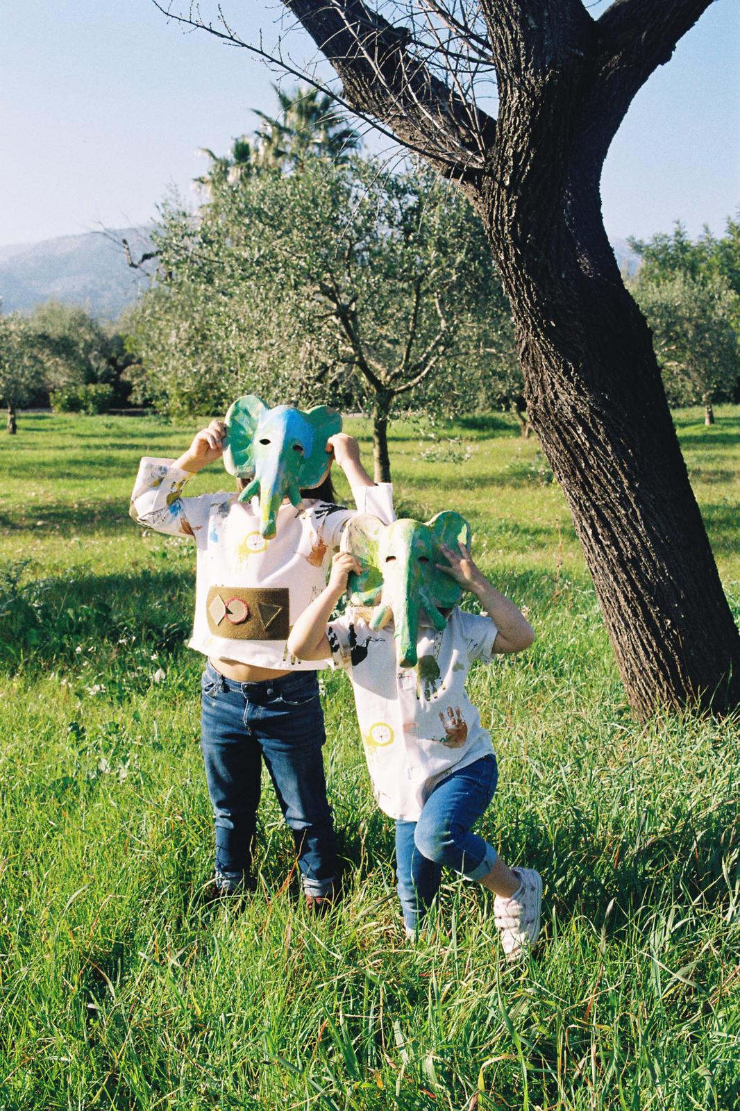 Moda ética, sostenible y orgánica para Bebé, Mamás y Premamás. Inspirada en la naturaleza, en el método Montessori y con el máximo respeto por el medio ambiente. Moda Pedagógica y Nutricional. Handmade hecha en Mallorca. Los niños se divierten y aprenden vistiendose