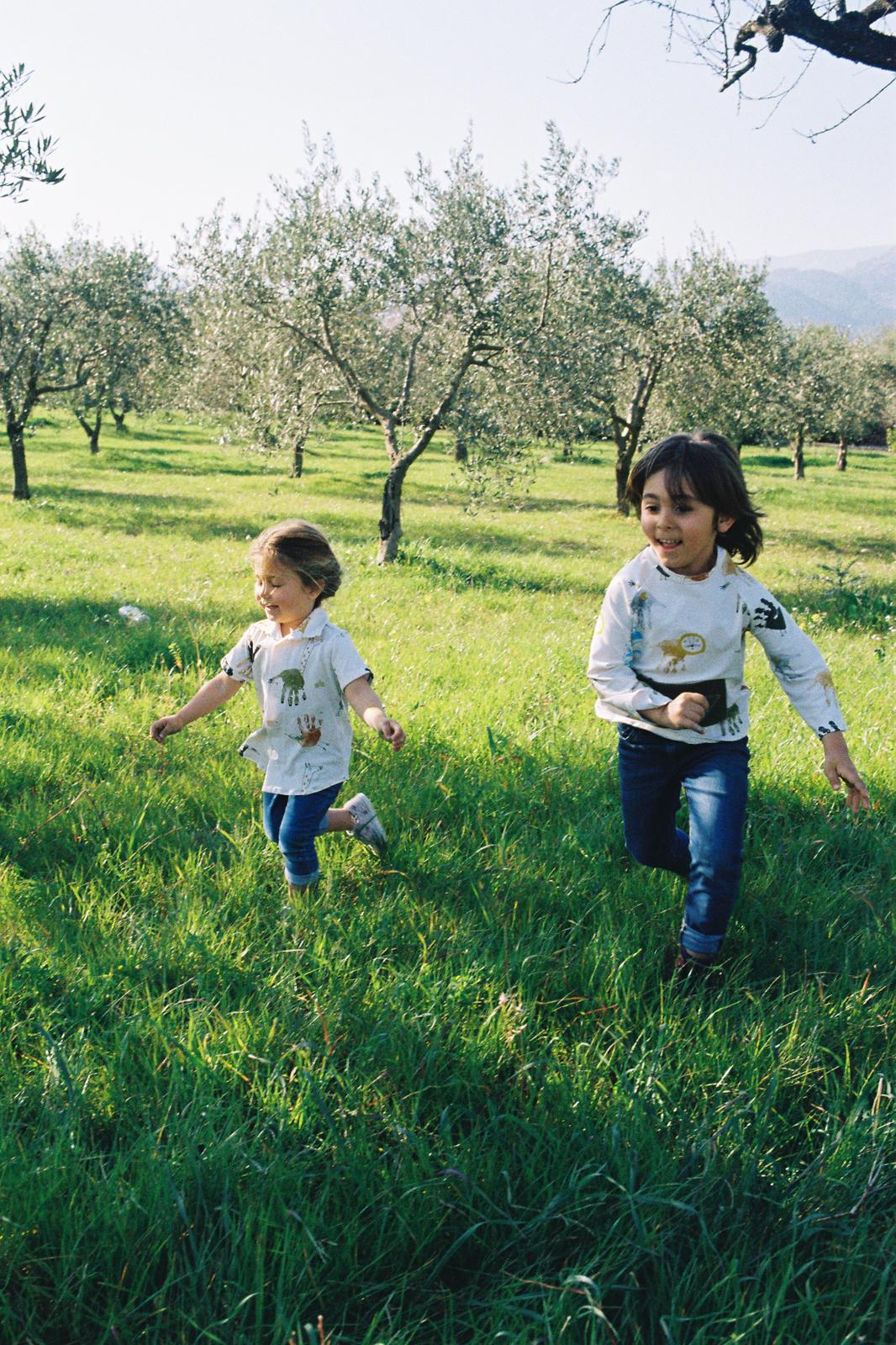 Moda ética, sostenible y orgánica para Bebé, Mamás y Premamás. Inspirada en la naturaleza, en el método Montessori y con el máximo respeto por el medio ambiente. Moda Pedagógica y Nutricional. Handmade hecha en Mallorca. Los niños se divierten y aprenden vistiendose
