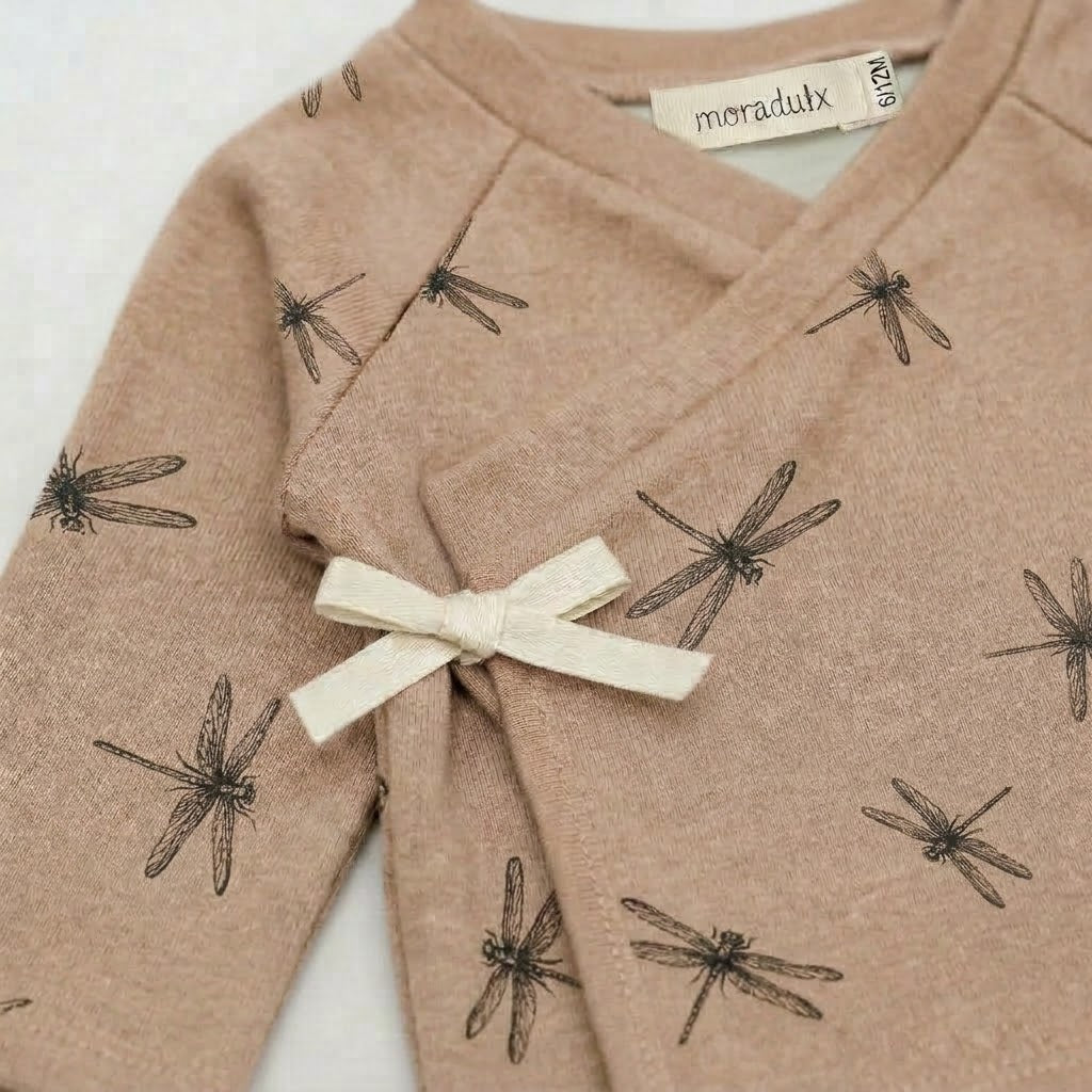 Primera Puesta Bebé Libélulas Tierra
