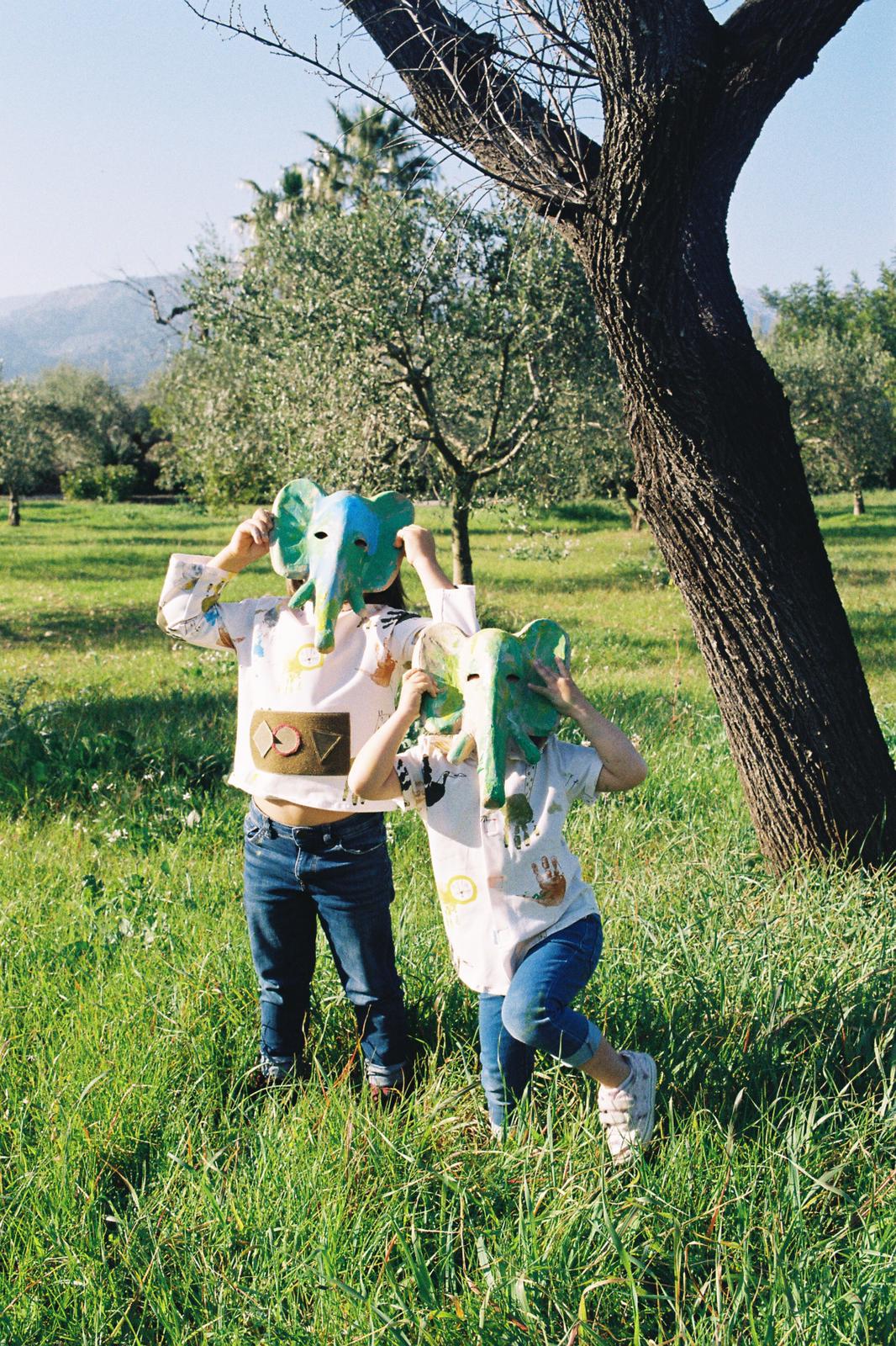 Moda ética, sostenible y orgánica para Bebé, Mamás y Premamás. Inspirada en la naturaleza, en el método Montessori y con el máximo respeto por el medio ambiente.  Moda Pedagógica y Nutricional. Handmade hecha en Mallorca.  Los niños se divierten y aprenden  vistiendose